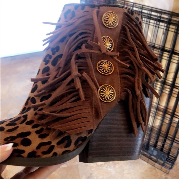 Leopard fringe concho booties with wedge heel - Picture 7 of 7
